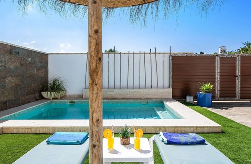 El Palmar House | Holiday Home 'Casa Orilla Sur A' close to the Beach with Pool & Wi-Fi