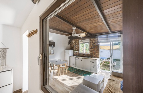 El Palmar Apartment | Holiday Home 'Sunwaves 1 - Casa Trafalgar' with Terrace, Private Garden & Wi-Fi