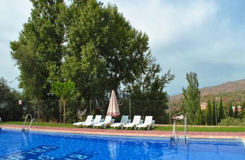Nechite House | Holiday Home Gemütliches Haus in Anlage mit Schwimmbad in Válor by Interhome