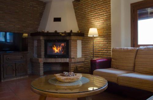 Nechite House | Holiday Home Gemütliches Haus in einer Anlage mit Garten und Schwimmbad- by Interhome
