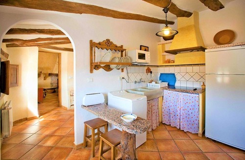 Laroya House | Holiday Home in Laroya with Mountain Views