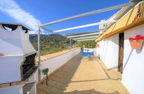 Laroya House | Holiday Home in Laroya with Mountain Views