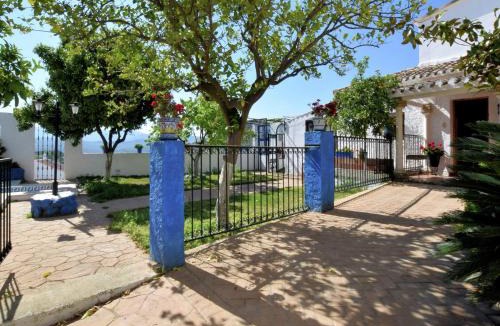 Zagrilla House | Holiday Home in Zagrilla Alta with Pool