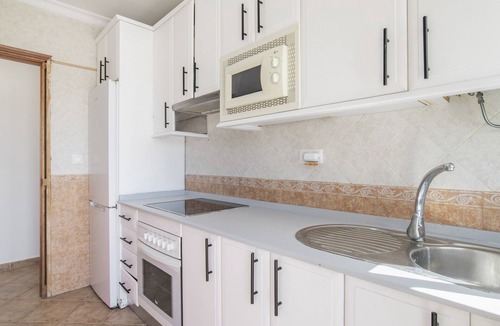 Chiclana de la Frontera House | Holiday Home 'Independiete Con Piscina' with Mountain View, Wi-Fi and Air Conditioning