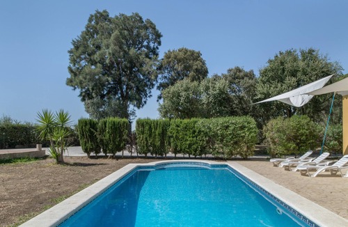 Chiclana de la Frontera House | Holiday Home 'Independiete Con Piscina' with Mountain View, Wi-Fi and Air Conditioning