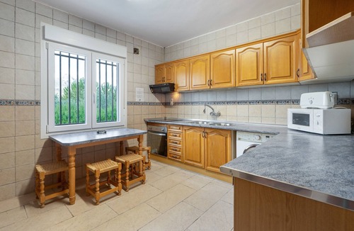 Nivar House | Holiday Home 'Jabero' with Mountain Views, Wi-Fi and Air Conditioning