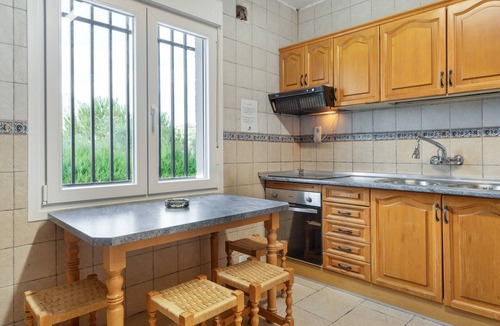Nivar House | Holiday Home 'Jabero' with Mountain Views, Wi-Fi and Air Conditioning