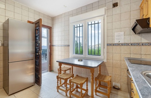 Nivar House | Holiday Home 'Jabero' with Mountain Views, Wi-Fi and Air Conditioning