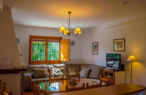 Nechite House | Holiday Home Ländliches Haus mit Jacuzzi by Interhome