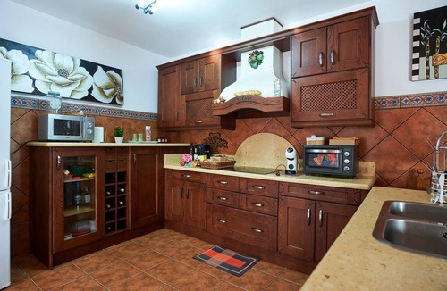 Peal de Becerro House | Holiday Home 'La Majailla' with Pool, Mountain Views, Wi-Fi & Air Conditioning