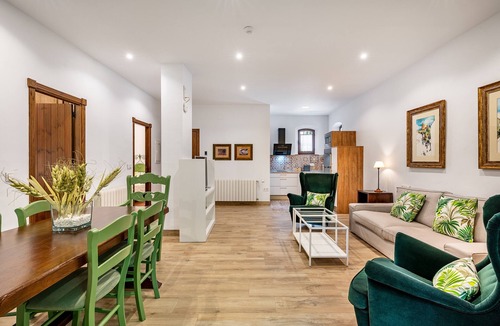 Durcal Apartment | Holiday Home 'La Cascada' with Shared Pool, Shared Garden, Terrace & Wi-Fi