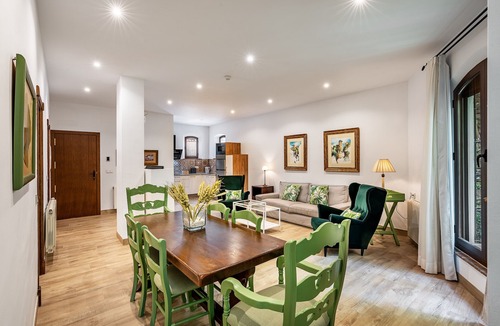 Durcal Apartment | Holiday Home 'La Cascada' with Shared Pool, Shared Garden, Terrace & Wi-Fi