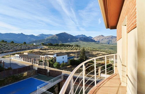Bedmar House | Holiday Home 'La Pincelada de Mágina' with Private Pool, Terrace & Air Conditioning