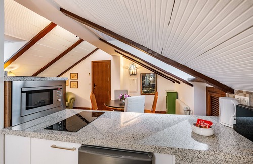 Durcal Apartment | Holiday Home 'La Poza' with Lake View, Wi-Fi and Air Conditioning