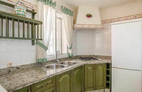 Montoro House | Holiday Home 'Los Rosales De La Palmilla' with Private Pool, Balcony and Air Conditioning