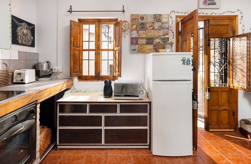 Riogordo House | Holiday Home 'Luis' with Mountain View, Wi-Fi and Air Conditioning