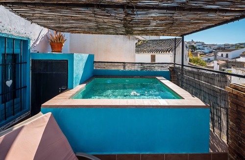 Riogordo House | Holiday Home 'Luis' with Mountain View, Wi-Fi and Air Conditioning
