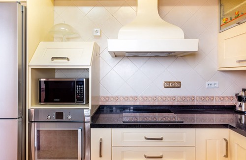 Almayate Bajo Villa | Holiday Home "Mar y Montañas Almayate" with Sea View, Pool & Wi-Fi