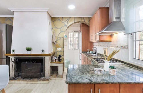 Totana House | Holiday Home 'Mi Bella' with Mountain View, Wi-Fi and Air Conditioning