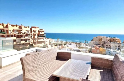 Fuengirola House | Holiday Home 'Modern Terrassed House Close Beach' with Sea View and Wi-Fi