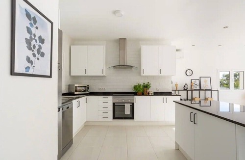 Mijas House | Holiday Home 'Modern Villa with Private Pool' with Sea View, Wi-Fi and Air Conditioning