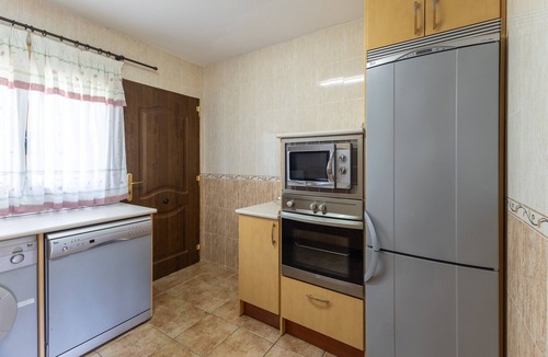 El Barraco House | Holiday Home Paraíso Upper Floor - Lake Views, Gredos & Garden