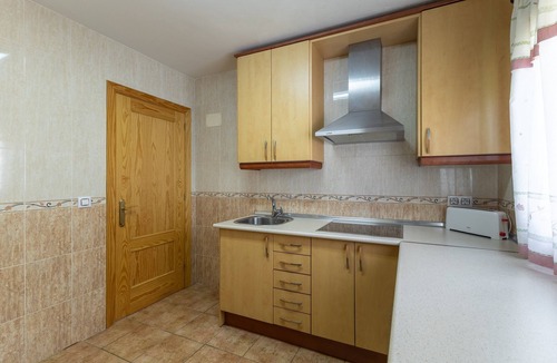 El Barraco House | Holiday Home Paraíso Upper Floor - Lake Views, Gredos & Garden