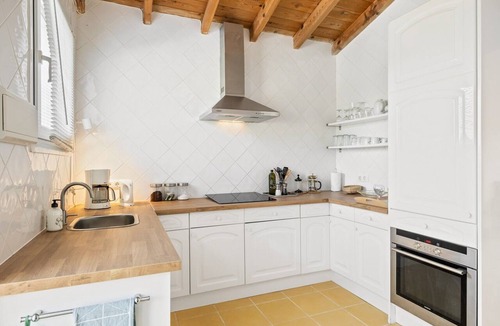 Tolox House | Holiday Home 'Paradise in Andalusia' with Mountain View, Wi-Fi and Air Conditioning