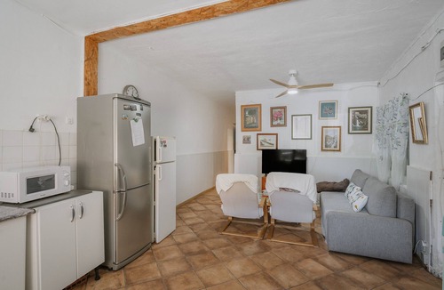 Navaluenga House | Holiday Home 'Pisito Del Pueblo' with Wi-Fi and Air Conditioning