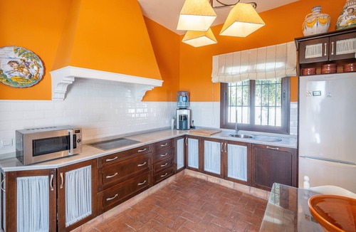 Marchena House | Holiday Home 'Pozo Viejo' with Private Pool, Wi-Fi and Air Conditioning