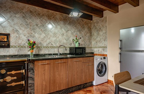 Villabajo House | Holiday Home 'Rosalinda' with Mountain Views, Private Terrace and Balcony