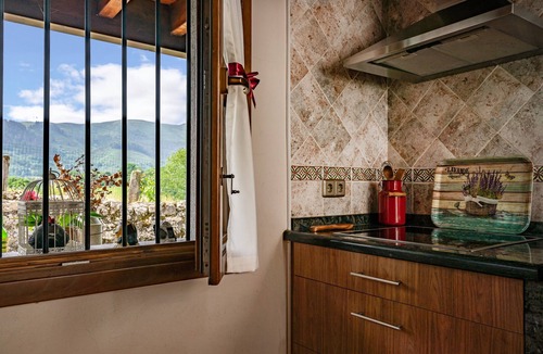 Villabajo House | Holiday Home 'Rosalinda' with Mountain Views, Private Terrace and Balcony