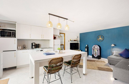 Alcaucin House | Holiday Home 'Serena Vista' with Mountain View, Wi-Fi, and Air Conditioning