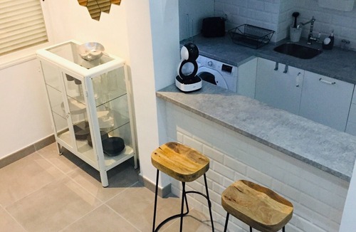 El Molinillo House | Holiday Home 'The Loft Malaga Center' with Balcony, Wi-Fi and Air Conditioning