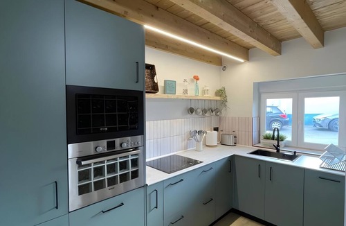 Islares House | Holiday Home 'Verde & Mar' with Sea Views, Private Garden and Wi-Fi