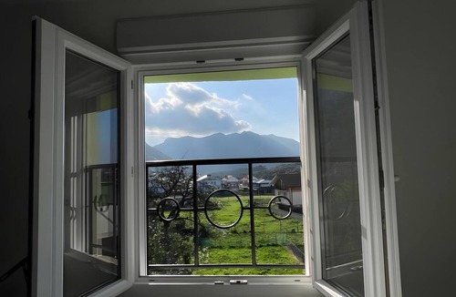 Islares House | Holiday Home 'Verde & Mar' with Sea Views, Private Garden and Wi-Fi