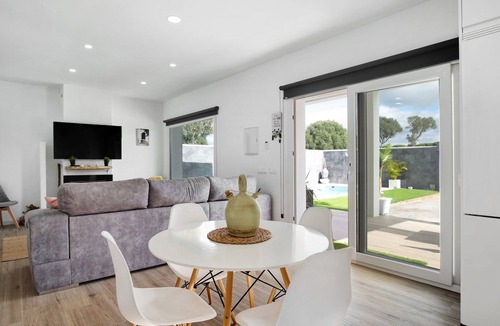 San Ambrosio House | Holiday Home 'Villa Edén' with Private Pool, Wi-Fi and Air Conditioning