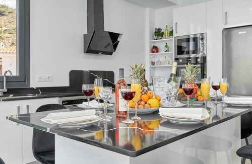 Almunecar Villa | Holiday Home 'Villa Joya Del Mediterraneo' with Sea Views, Wi-Fi and Air Conditioning