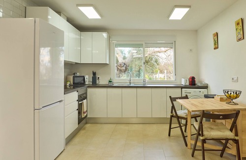 Cordoba House | Holiday Home 'Villa Verde' with Shared Pool, Wi-Fi and Air Conditioning