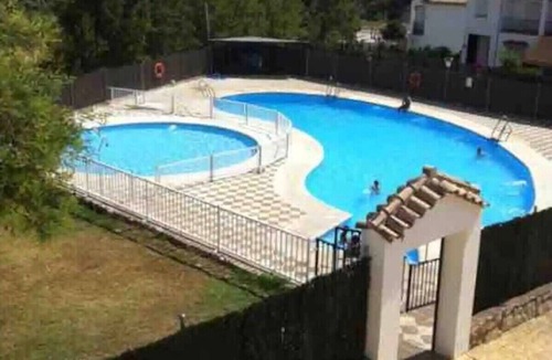 El Bosque House | Holiday Home "Villa Viruta" with Mountain View, Shared Pool & Wi-Fi