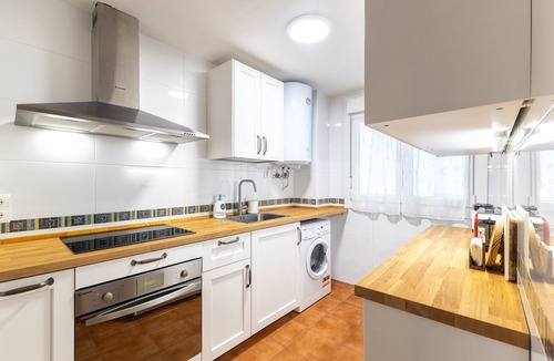 Candeleda House | Holiday Home 'Vivienda Candemor' Fully Equipped with Air Conditioning, Wi-Fi, and Garage
