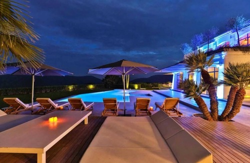 Ciudad Universitaria Villa | Holiday home with tranquil sea views