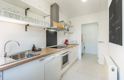 Albolote House | Holiday Home 'Your Private Paradise with Pool' with Mountain View, Wi-Fi and Air Conditioning