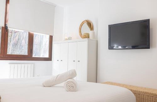 Pradollano Apartment | Holidays. Rosebud. 3 dormitorios & parking. 8 personas
