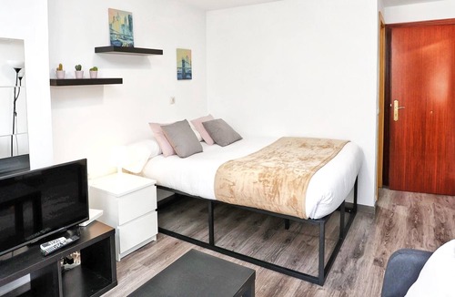 Jardin de la Abadia Apartment | Holidays2Malaga Capulino Studio - Huelin Area just 300 mts from beach