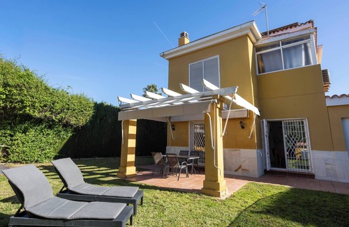 Palomares del Rio Apartment | Home2Book Spacious Family Villa with Pool, Sevilla