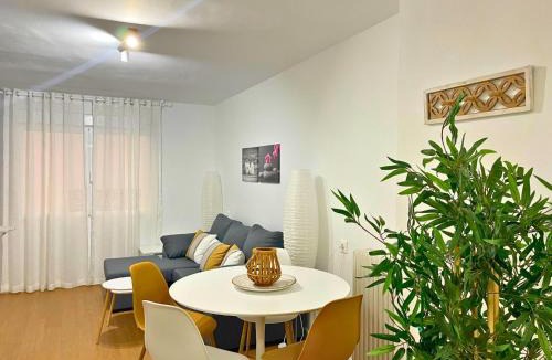 Camino de Ronda Apartment | Home4u Mendez Nuñez