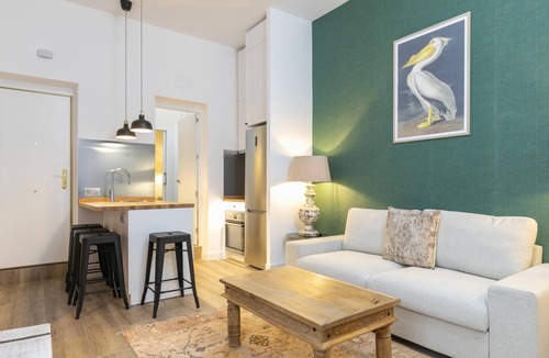 Almenara Apartment | Homeabout Plaza de Castilla Apartment IV