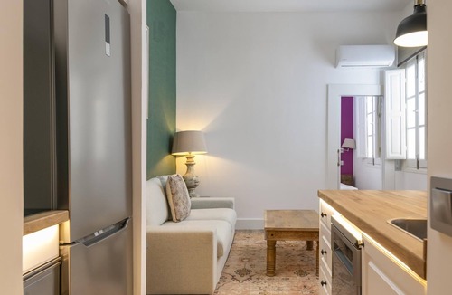 Almenara Apartment | Homeabout Plaza de Castilla Apartment IV