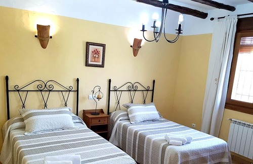 Velez Rubio Villa | Homerez - Big villa for 12 ppl. with swimming-pool and garden at Vélez-Rubio